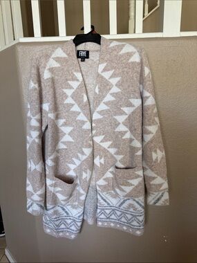 FRYE Taupe and White Geometric Open Cardigan